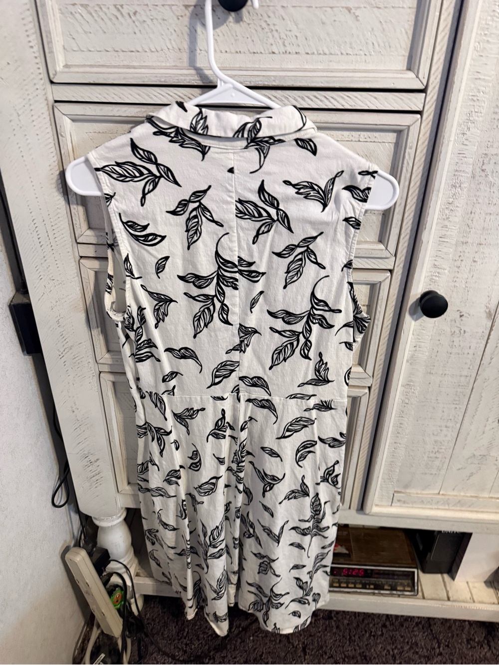 T Tahari White Sleeveless Mini Dress with Black Leaf Print